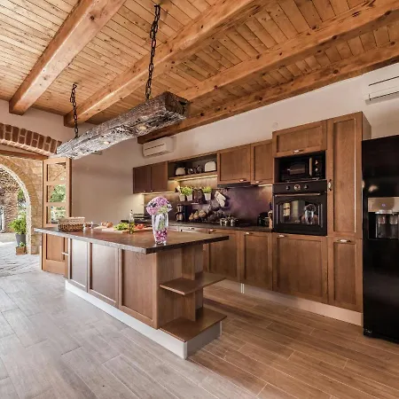 In With Sauna And Pool Сукошан