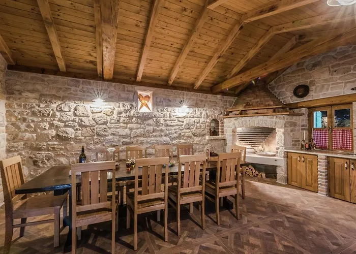 In With Sauna And Pool Вилла Сукошан