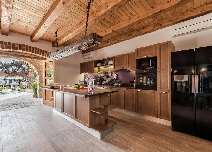 In With Sauna And Pool Сукошан