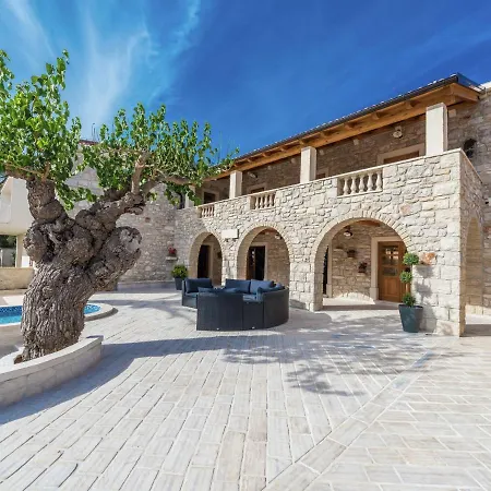 In With Sauna And Pool *