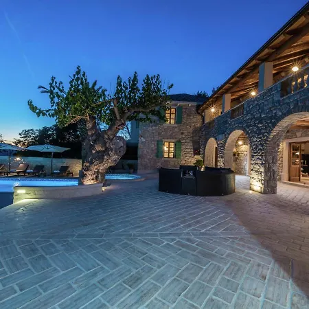 In With Sauna And Pool Villa Sukošan