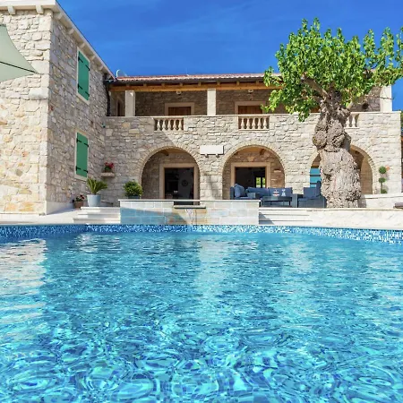 Villa In With Sauna And Pool *