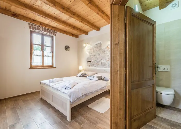 In With Sauna And Pool Villa Sukošan