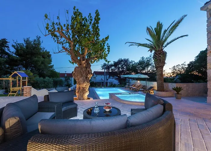 Villa In With Sauna And Pool *