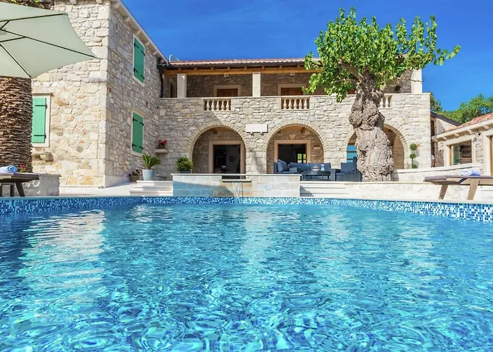 Villa In With Sauna And Pool *